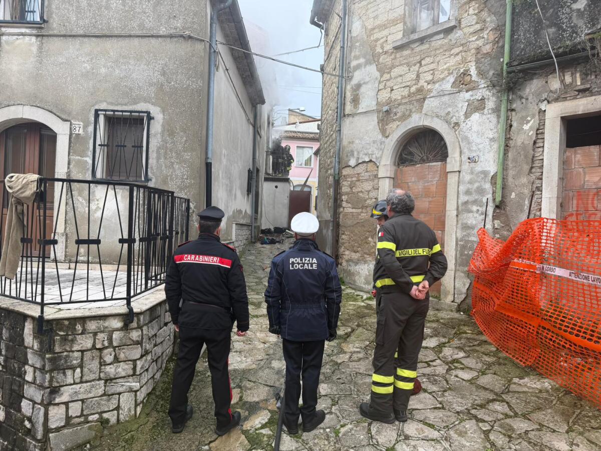 Fuga di gas con esplosione in un'abitazione di Bisaccia, due persone ferite - 