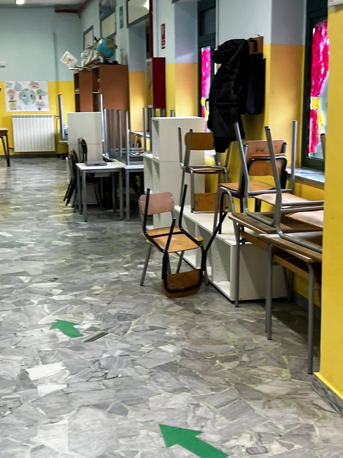 Cervinara. Lezioni sospese in diversi Plessi perchè nessuno ha pulito i seggi elettorali. - 