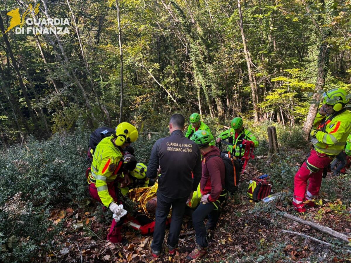 Cercatore di funghi ritrovato e tratto in salvo dai militari della Stazione SAGF di Sant’Angelo dei Lombardi - 