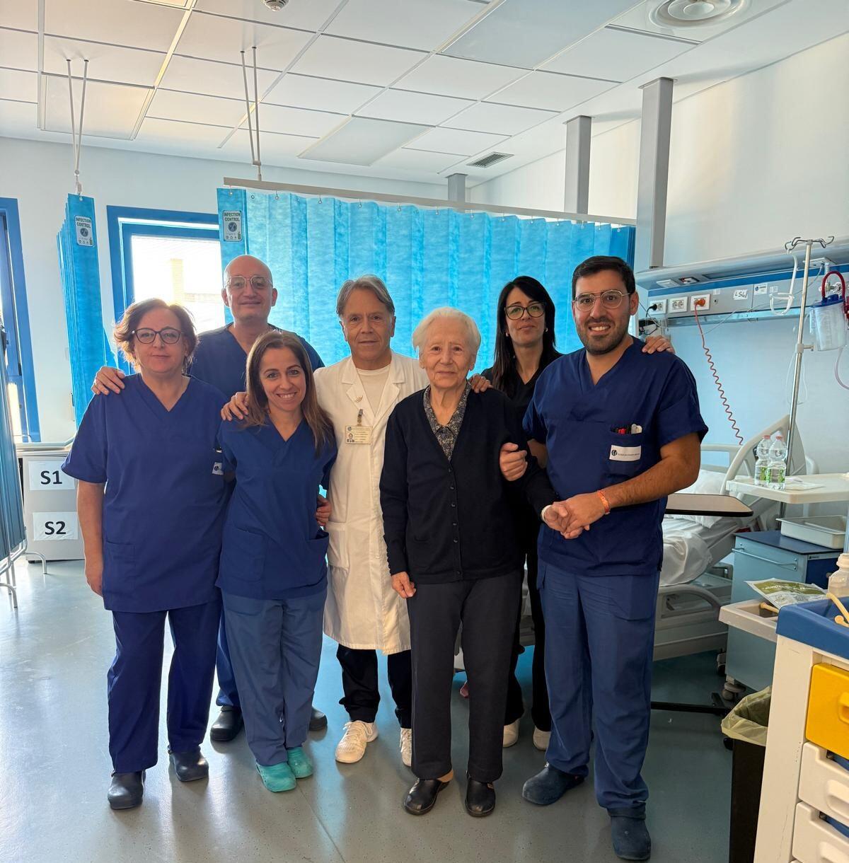 A 100 anni sconfigge un ictus e torna a casa: la signora Gerarda salvata dagli specialisti del Moscati - 