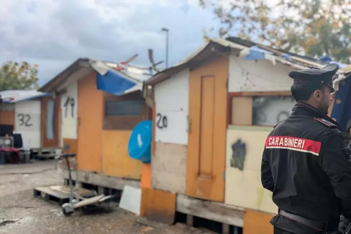 Controlli e sequestri dei carabinieri in campo rom  - 