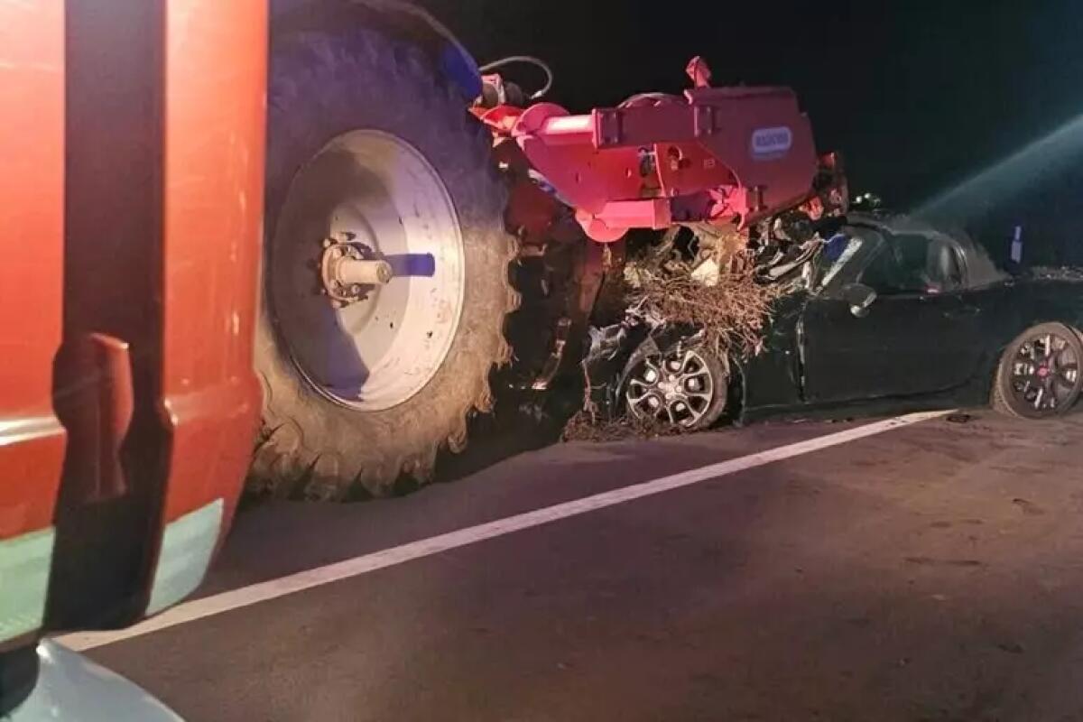 Auto sotto un trattore, grave sessantenne  - 