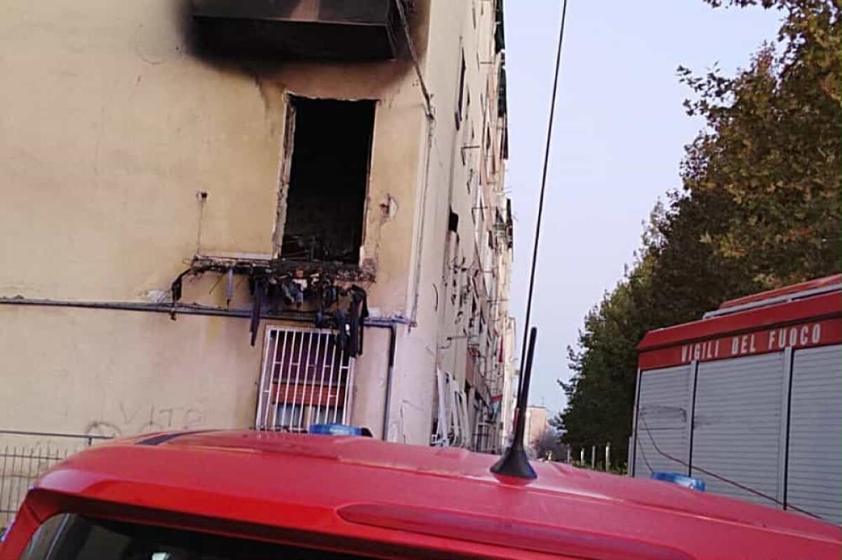 Incendio in appartamento disabitato al rione Libertà, non si esclude dolo - 