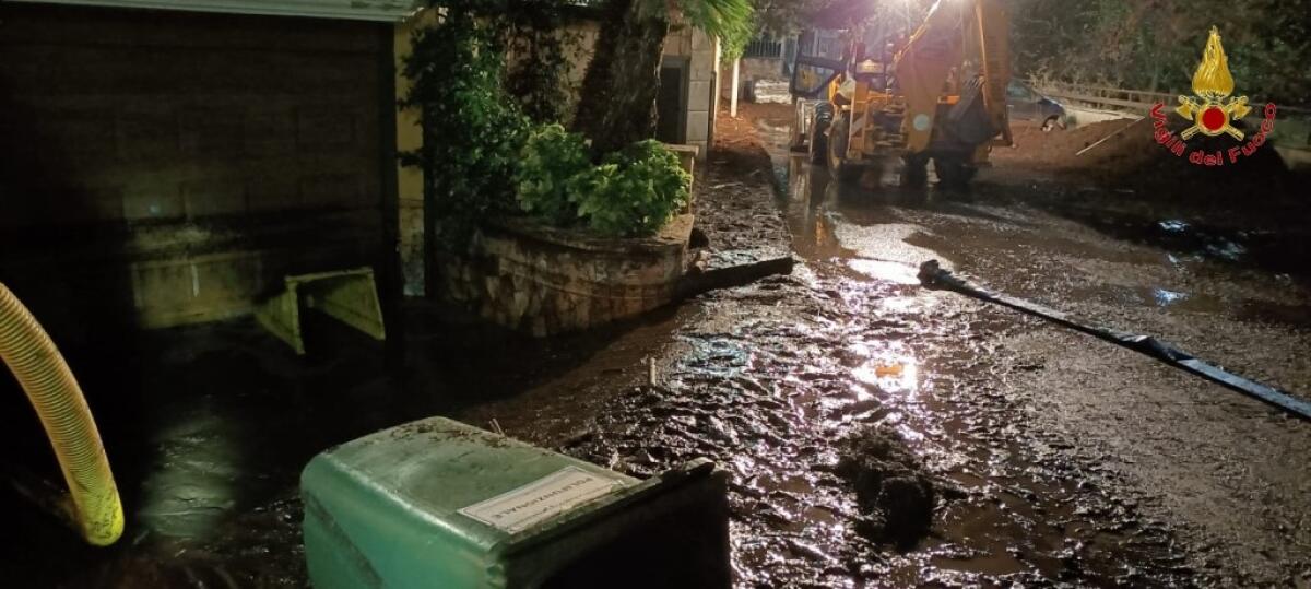 Maltempo in Campania, oltre 250 gli interventi dei pompieri - 