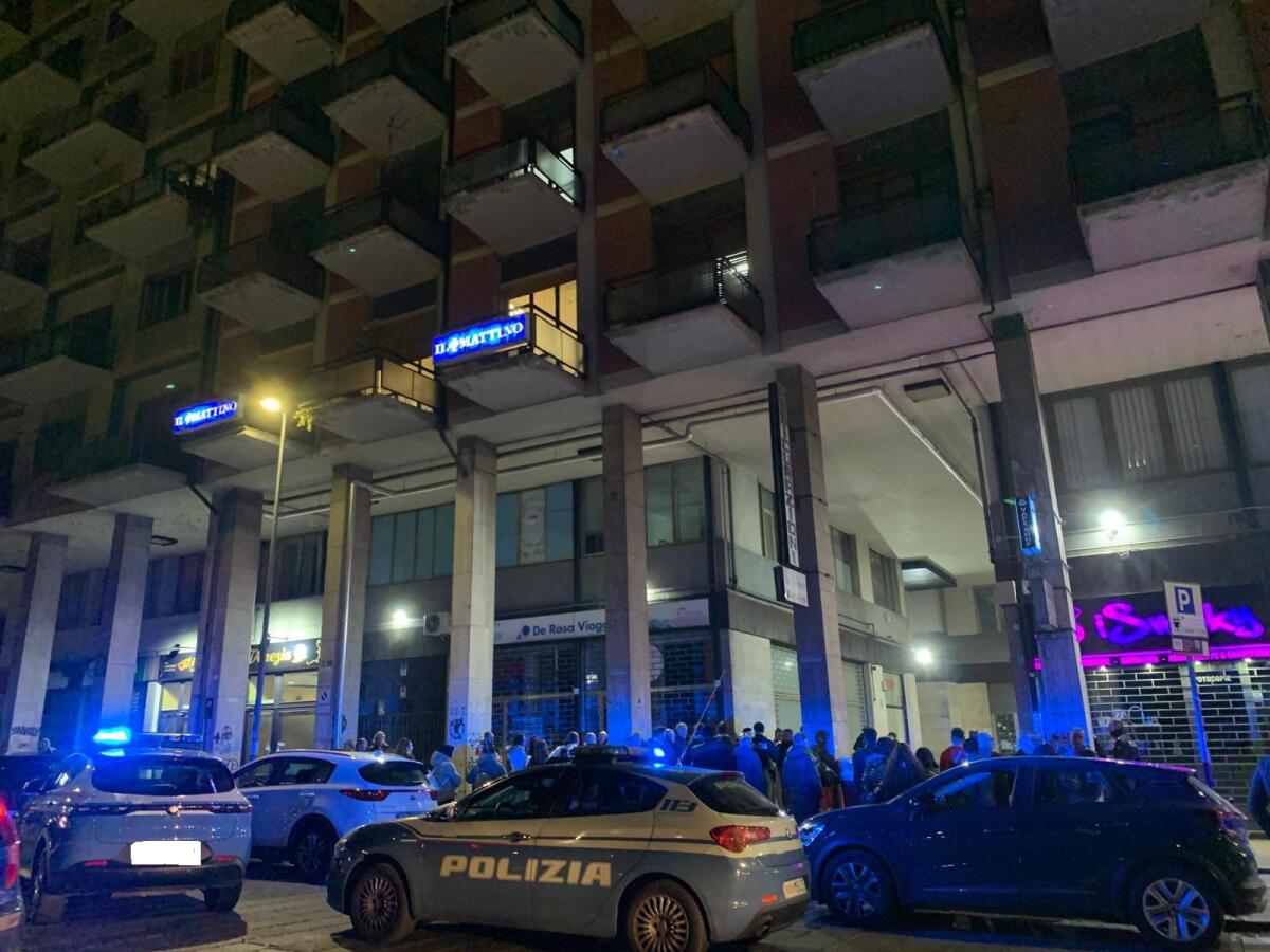 Rissa ad Avellino, giovani si scagliano anche contro agenti di Polizia - 