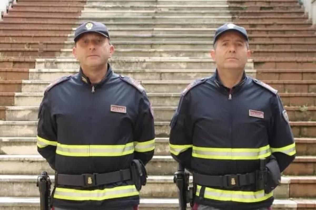 Tenta di strangolare la moglie, arrestato dalla Polstrada - 