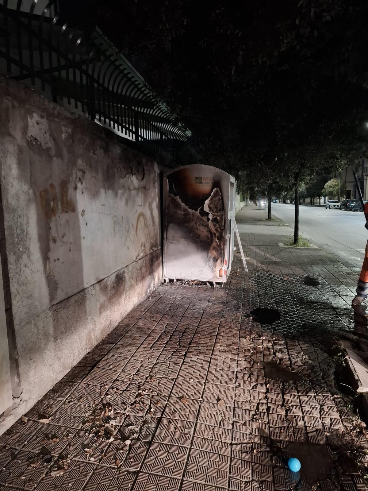 Benevento. Danneggiati contenitori abiti  usati, Asia presenta una denuncia - 