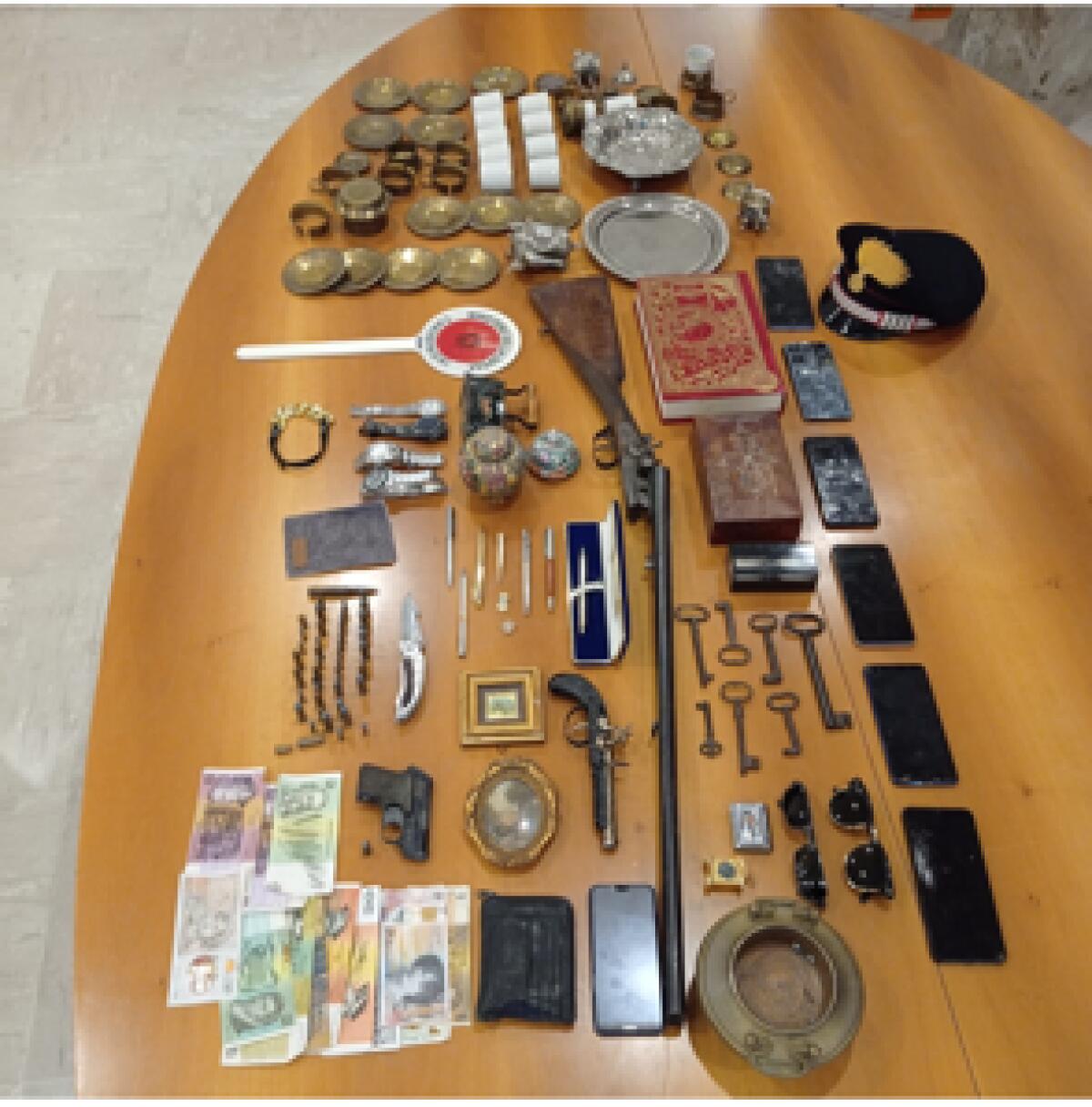 Incendio appartamento al Rione Libertà, arrestato un 36enne: sequestrate armi e munizioni. - 