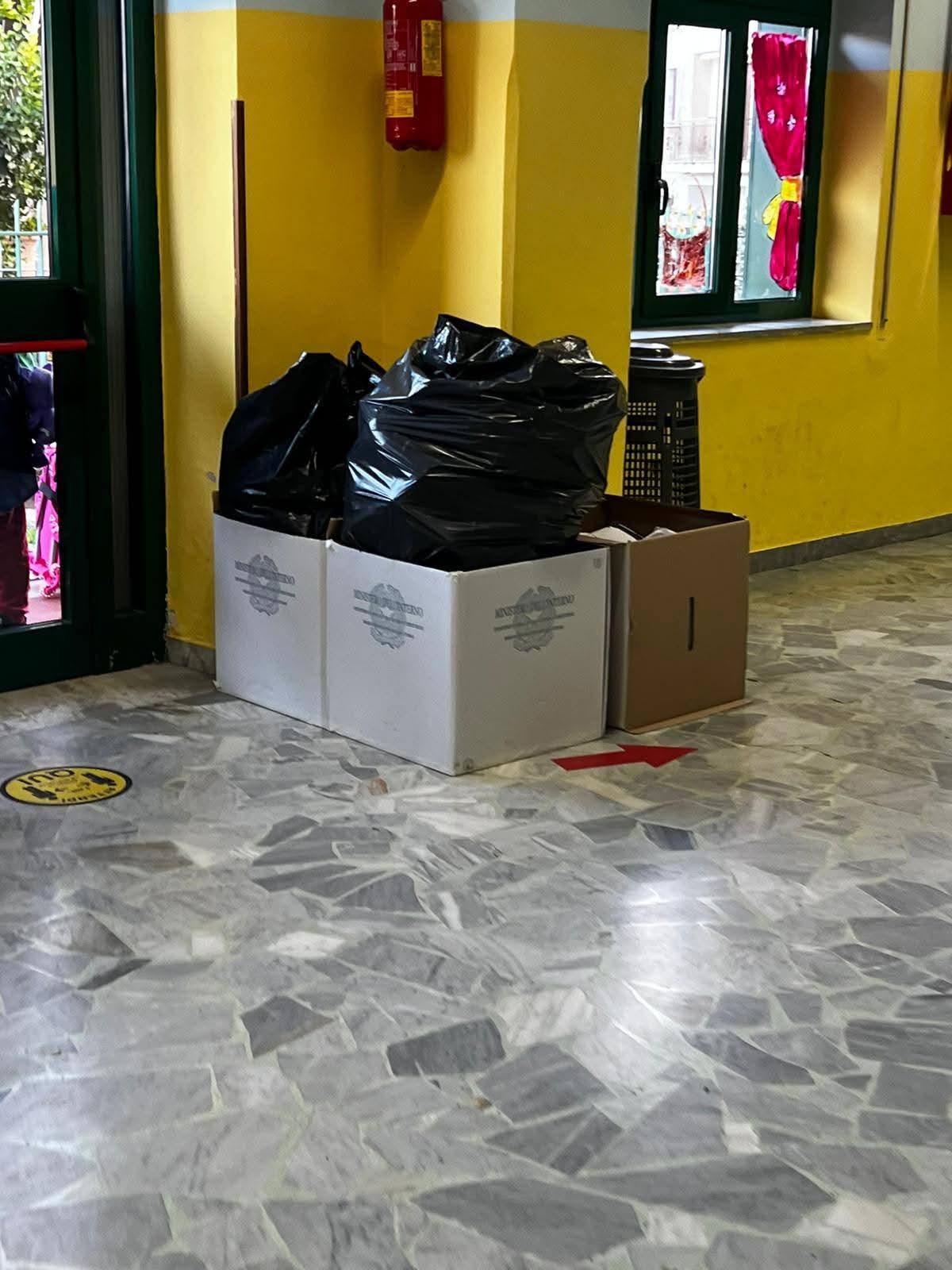Cervinara. Lezioni sospese in diversi Plessi perchè nessuno ha pulito i seggi elettorali.