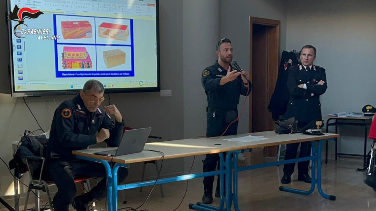 Rischi legati a uso artifici pirotecnici, Carabinieri incontrano studenti - 