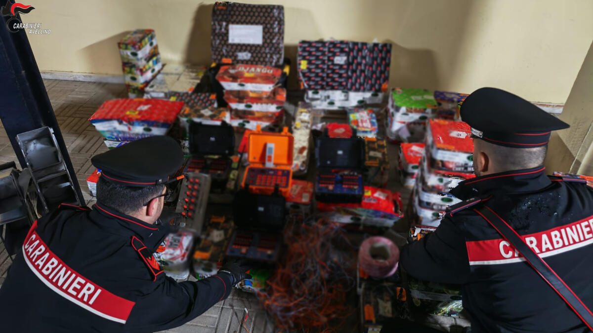 I Carabinieri sequestrano 38kg di fuochi pirotecnici e denunciano un 40enne - 