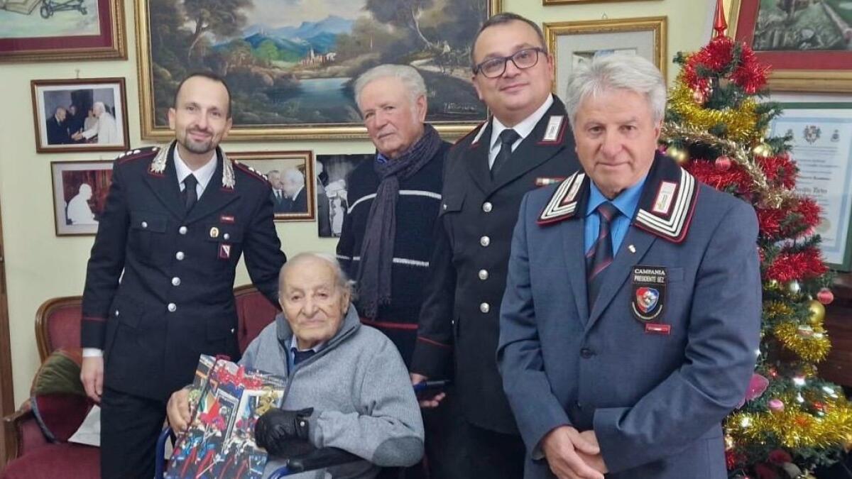 Come da tradizione consegnato il calendario storico dei Carabinieri a “Zio Pietro” - 
