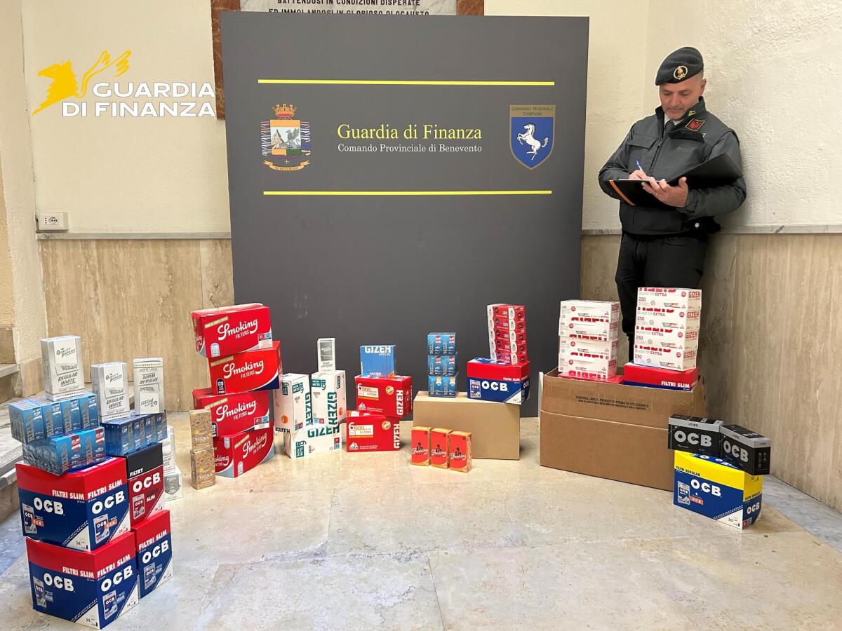 Sequestrati in un bar di Benevento circa 35.000 prodotti accessori destinati al confezionamento di sigarette. - 