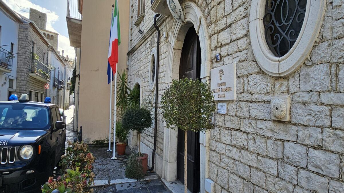 Irpinia. Distraggono gioielliere e rubano monili in oro, denunciate due donne di 52 e 29 anni - 