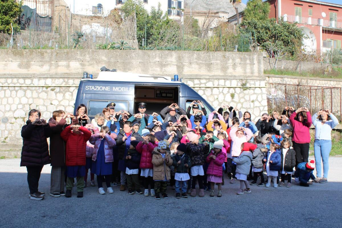 Valle Caudina. Un abbraccio sincero tra i Carabinieri e i bambini dell'Ilaria Alpi" - 