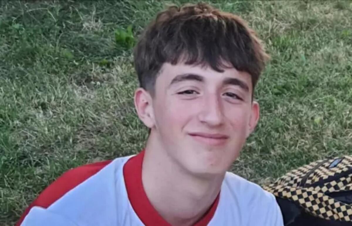 Scomparso dopo la cena con gli amici, sedicenne trovato morto - 