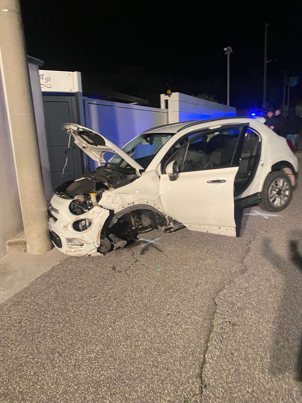 Scontro tra auto, ferite due donne: una ricoverata in codice rosso - 