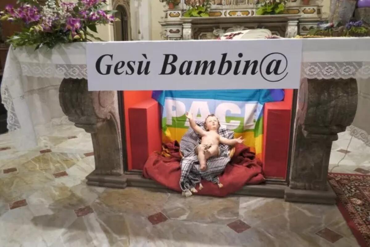 Gesù è una bambina nel presepe di don Vitaliano Della Sala - 