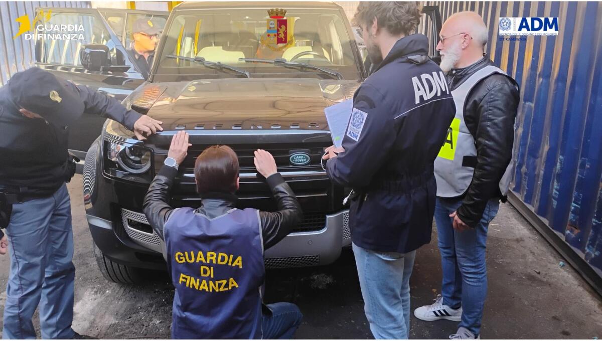  Sequestrate 10 auto di grossa cilindrata provento di furto in Canada - 