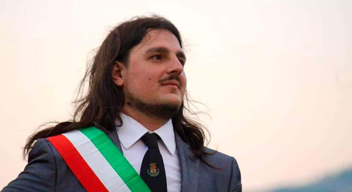 Sindaco di Bacoli, Josi Della Regione blocca i cantieri per la realizzazione della fibra per i danni causati dalle ditte - 