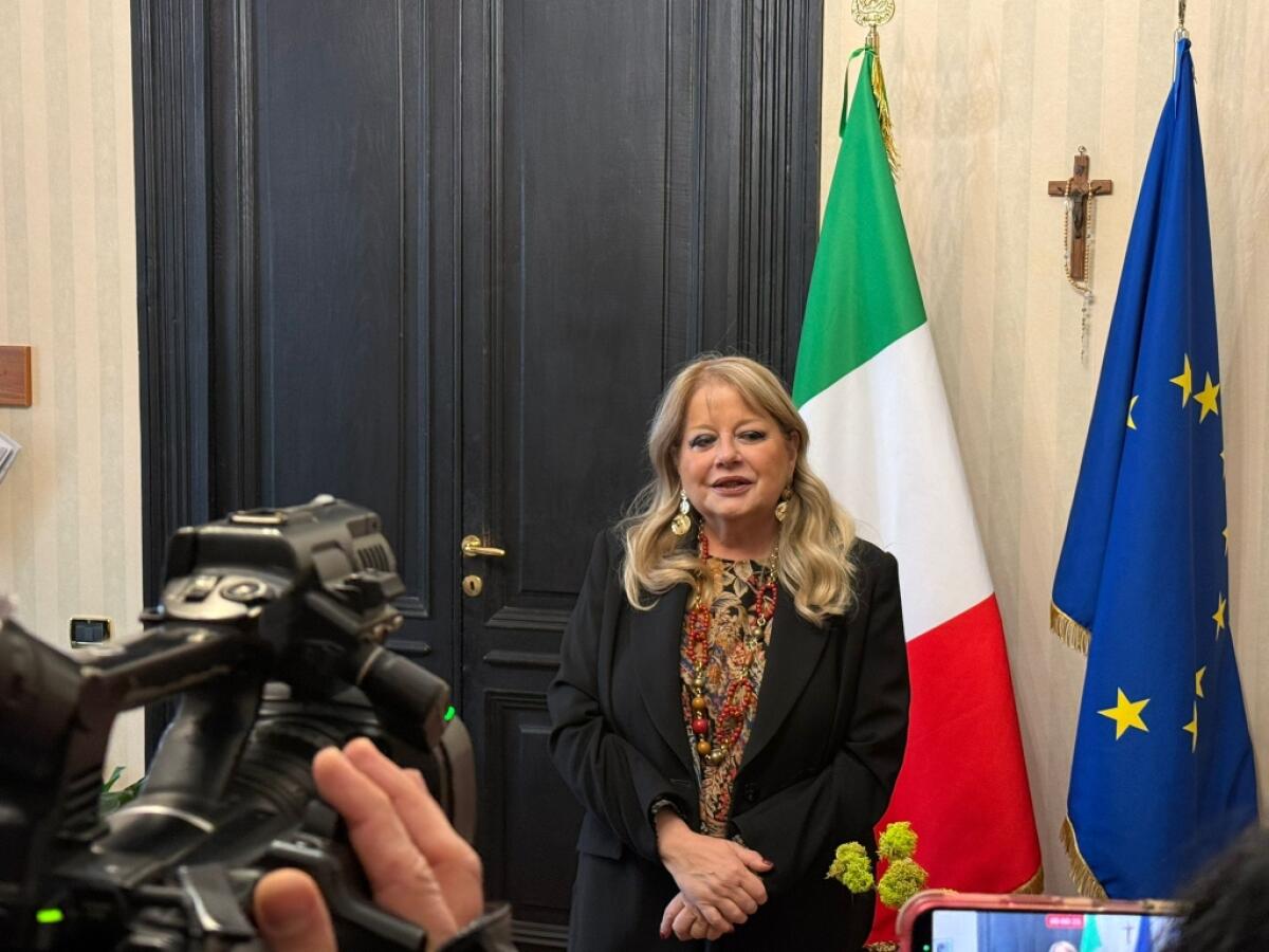 Il Prefetto Rossana Riflesso ha rivolto un sentito augurio alla comunità irpina. - 