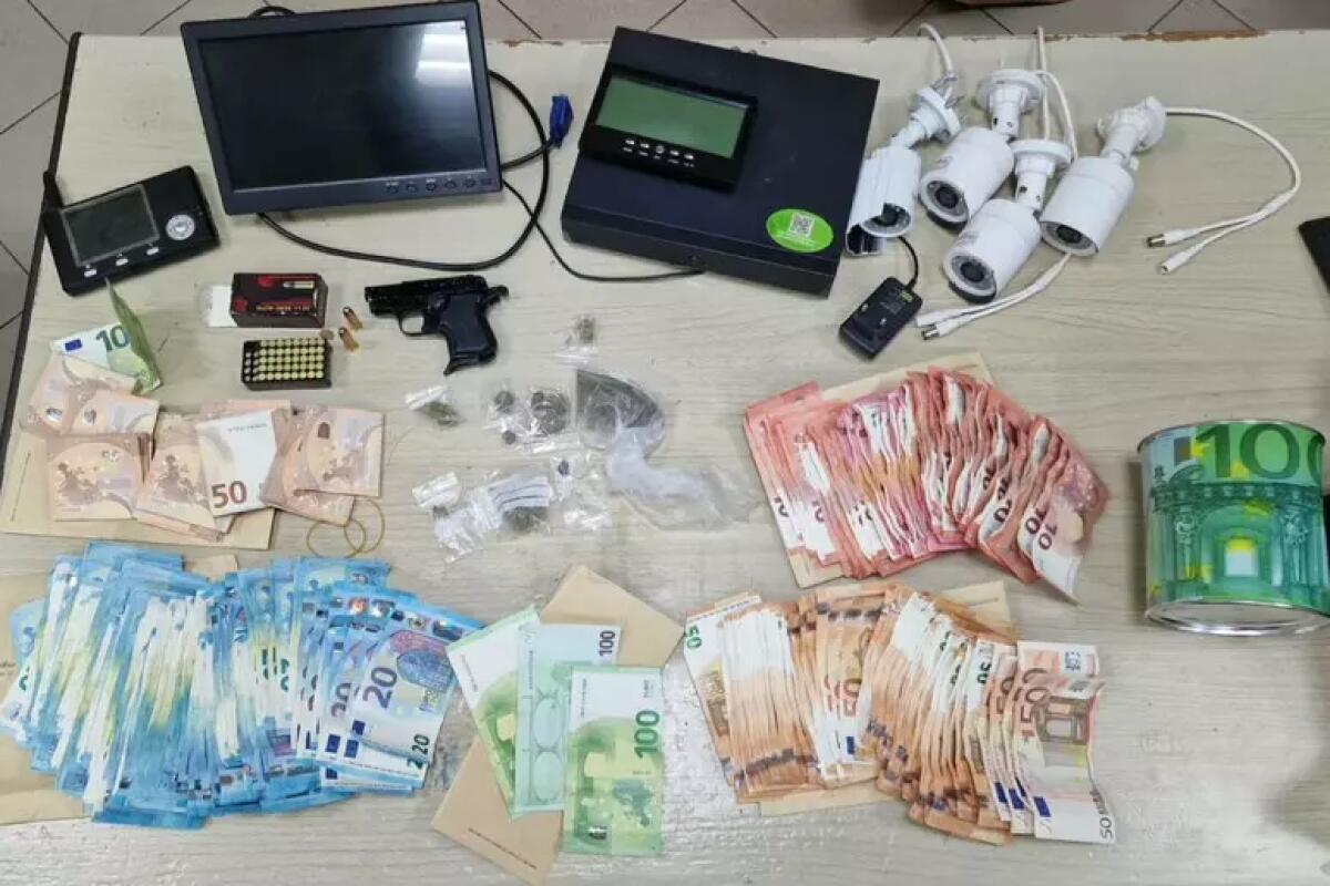 Arrestato un 24enne pusher, sequestrati 14 mila euro, una pistola e diversi grammi di droga - 