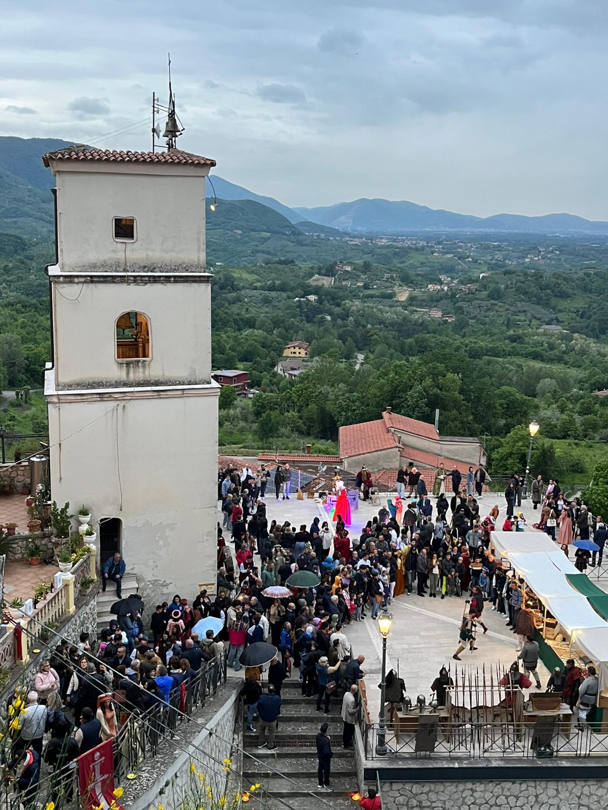 Roccabascerana. “Illumina la notte”: la rassegna natalizia entra nel vivo nel segno di Antonio Principe - 