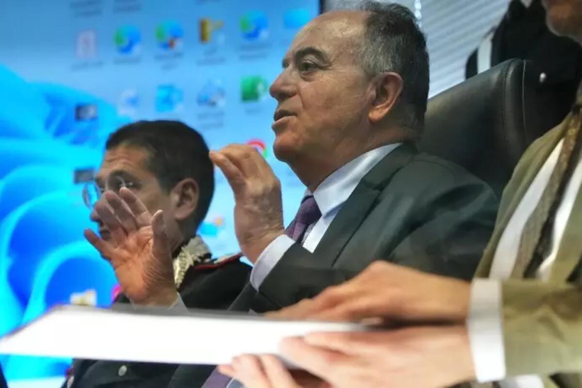 Il clan Licciardi gestiva le case popolari e il recupero crediti - 