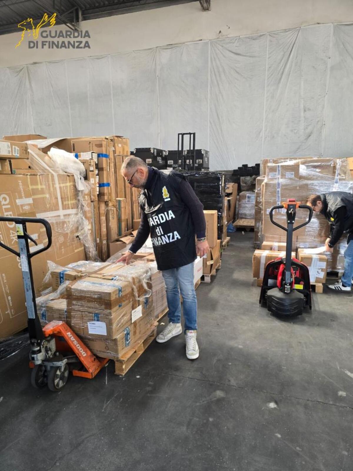 Lavoratori in nero: multati 16 operatori postali - 