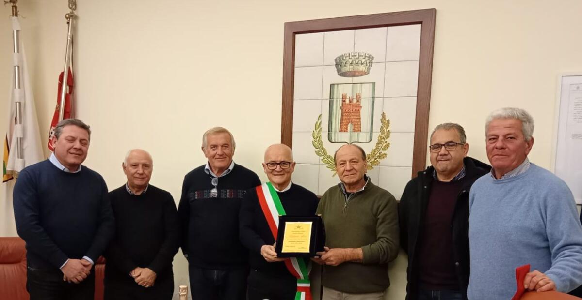 Di Santo: si congeda dopo 44 anni di servizio, il grazie del Comune:  “Chapeau” per Raffaele Flore pronto a continuare a titolo gratuito. - 