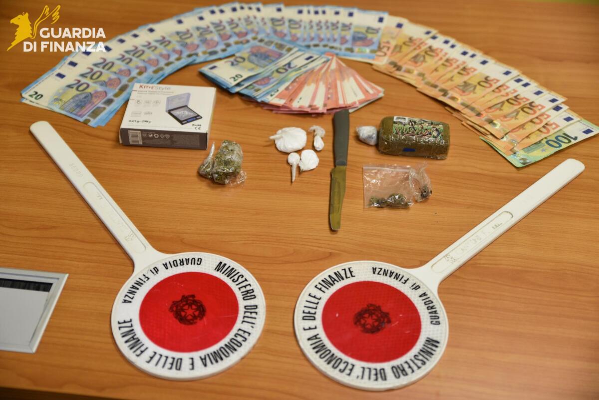25enne arrestato dalla Guardia di Finanza al casello di Grottaminarda. - 