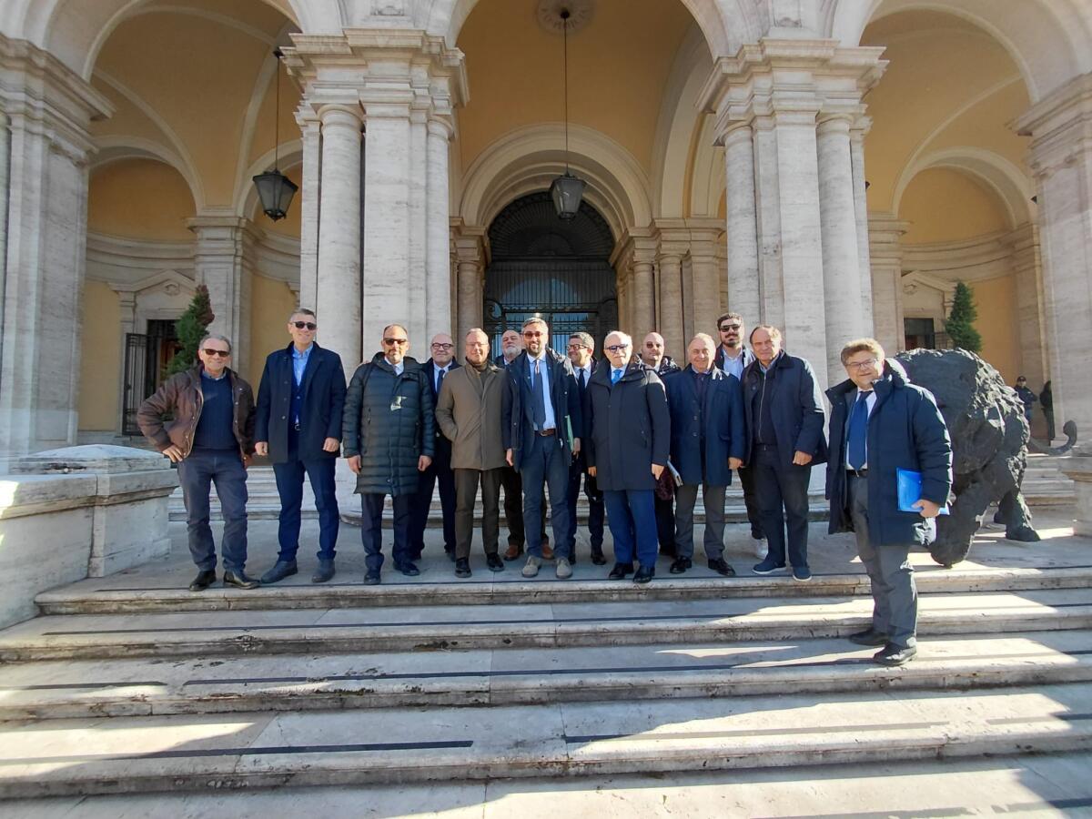 Campania. Ferrante (Mit) incontra sindaci Irpinia e Sannio: massimo impegno su crisi idrica - 