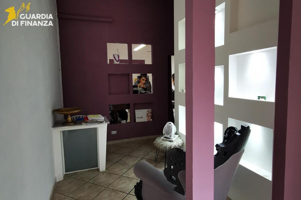 Irpinia. Guardia di Finanza chiude un centro estetico abusivo. - 