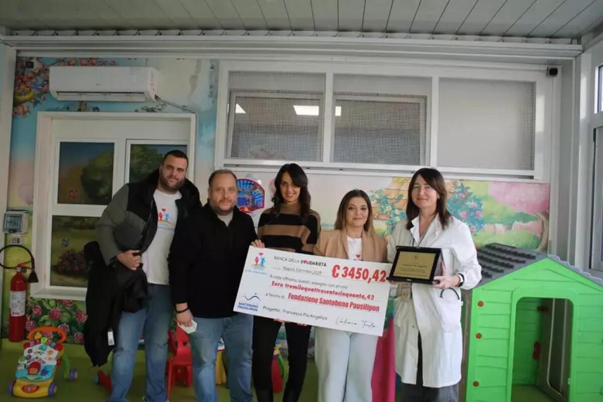 Assegno alla Fondazione Santobono Pausilipon dall'associazione Oltre l'Orizzonte - 