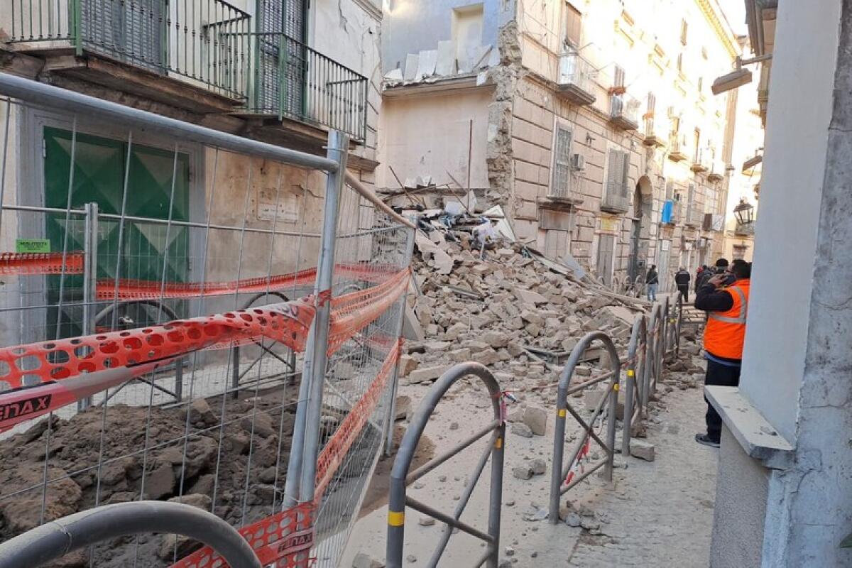 Crolla palazzo che ieri era stato preventivamente evacuato. - 