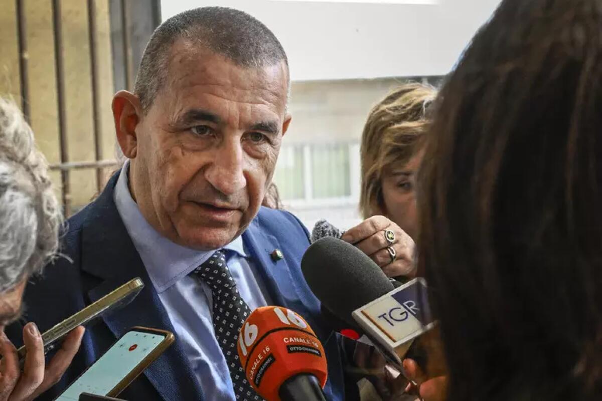 Rimosse tra Napoli e Caserta 1700 tonnellate di rifiuti su 2700 - 