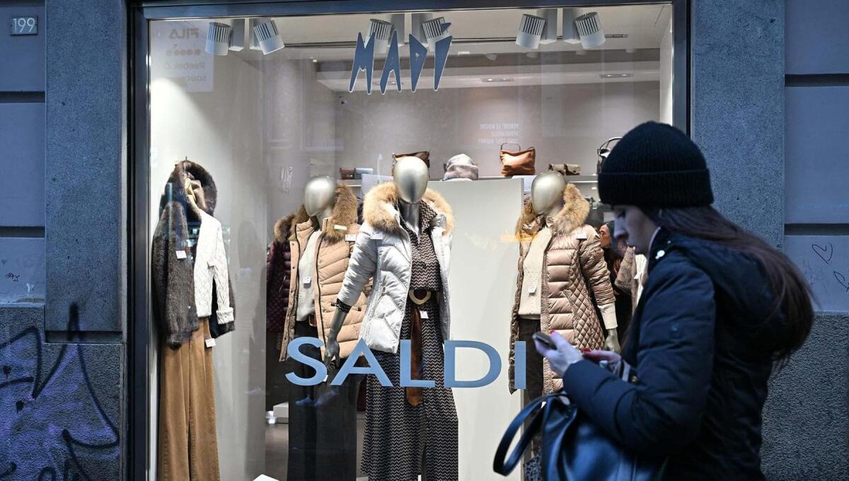 Al via ai saldi, strade affollate ma niente file - 