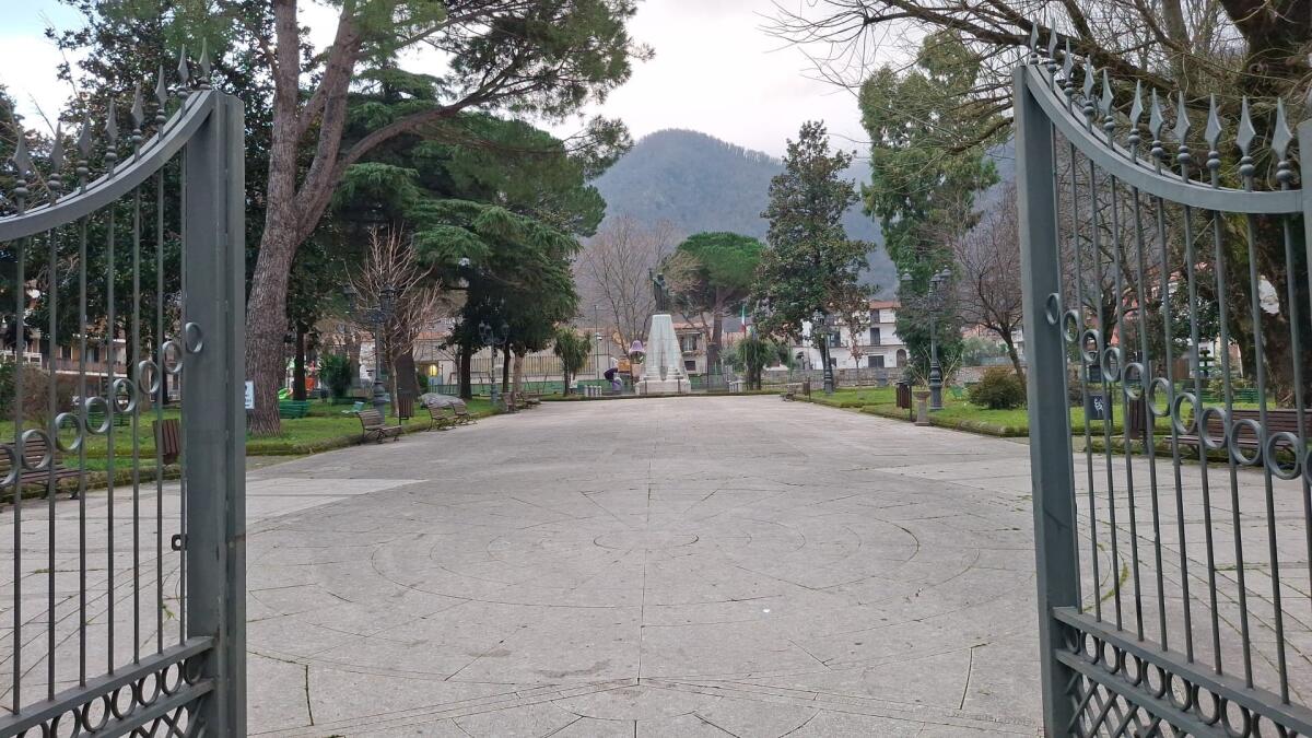 Prima di commentare assicurati che le tue parole siano migliori del silenzio che vai a interrompere. Prima leggi! - 