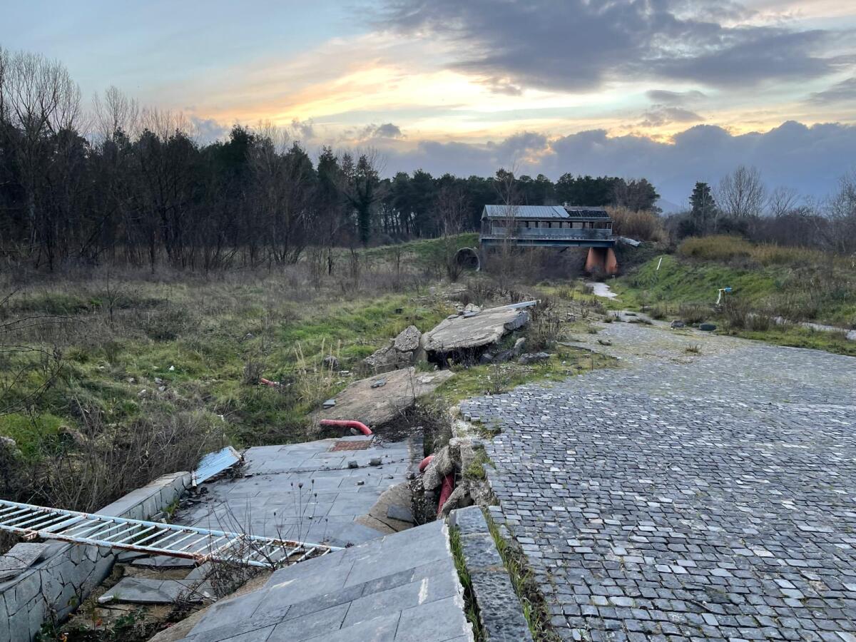 Civico 22 denuncia incuria in cui versano a Benevento alcune realizzazioni del recente passato - 
