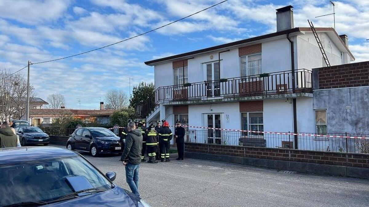 Uccide la moglie con un'accetta e poi si suicida con un coltello - 