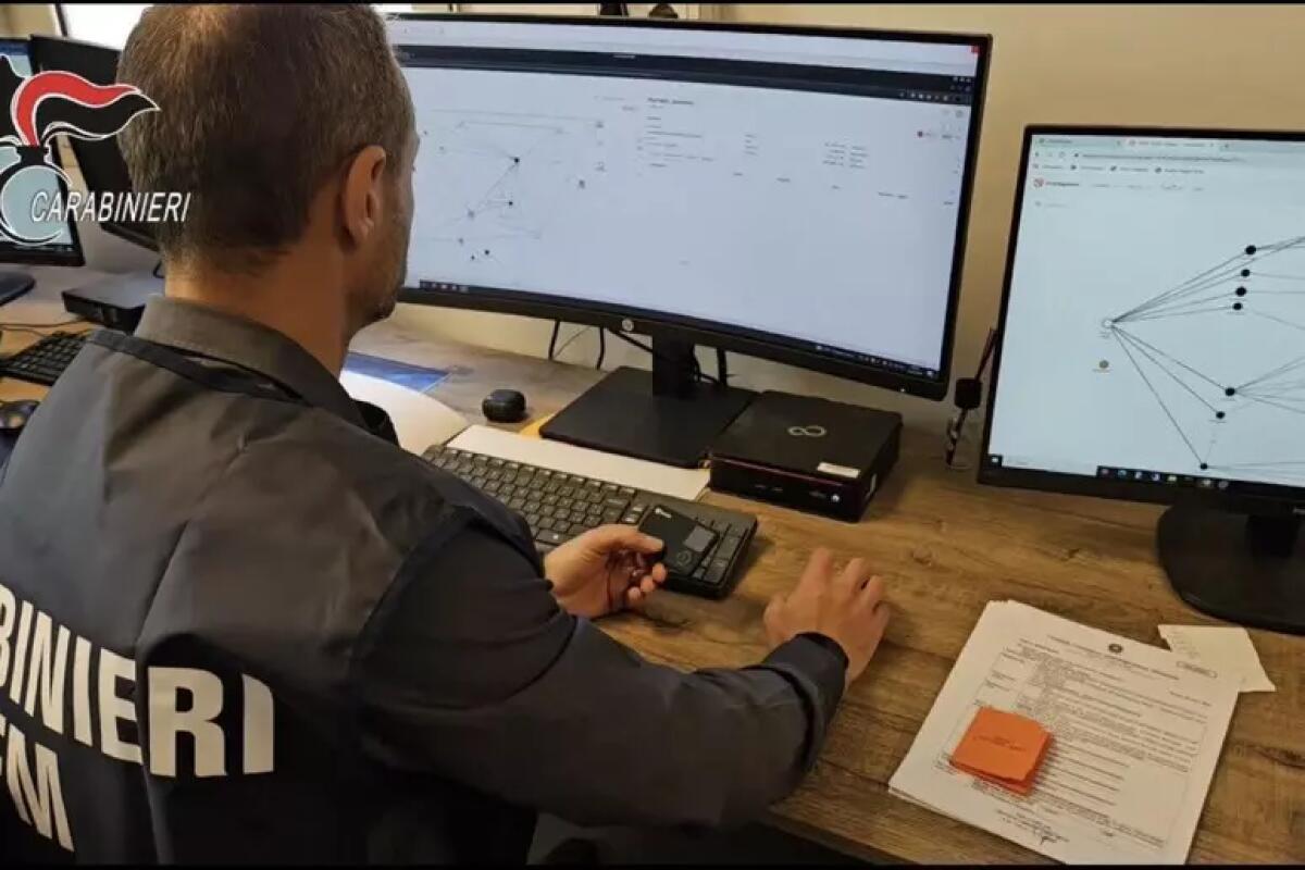 Vende un motore di una Panda sul web ma è una truffa, denunciata una ragazza - 