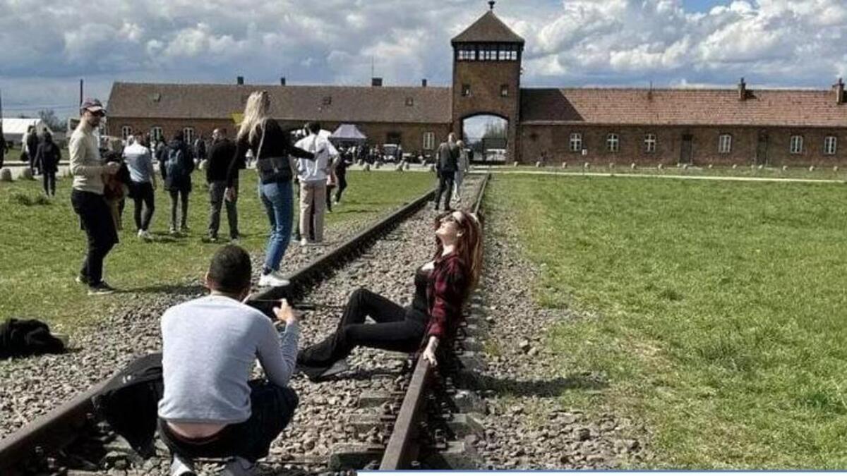 Abbiamo trasformato Auschwitz in un Selfie mentre nel Mondo cresce l'Odio. - 