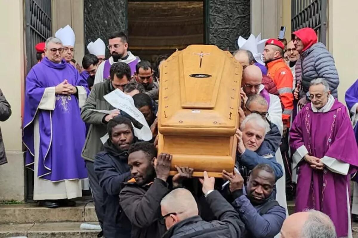 Intonano 'Bella Ciao' per l'addio a Mons.Nogaro, Vescovo degli ultimi - 