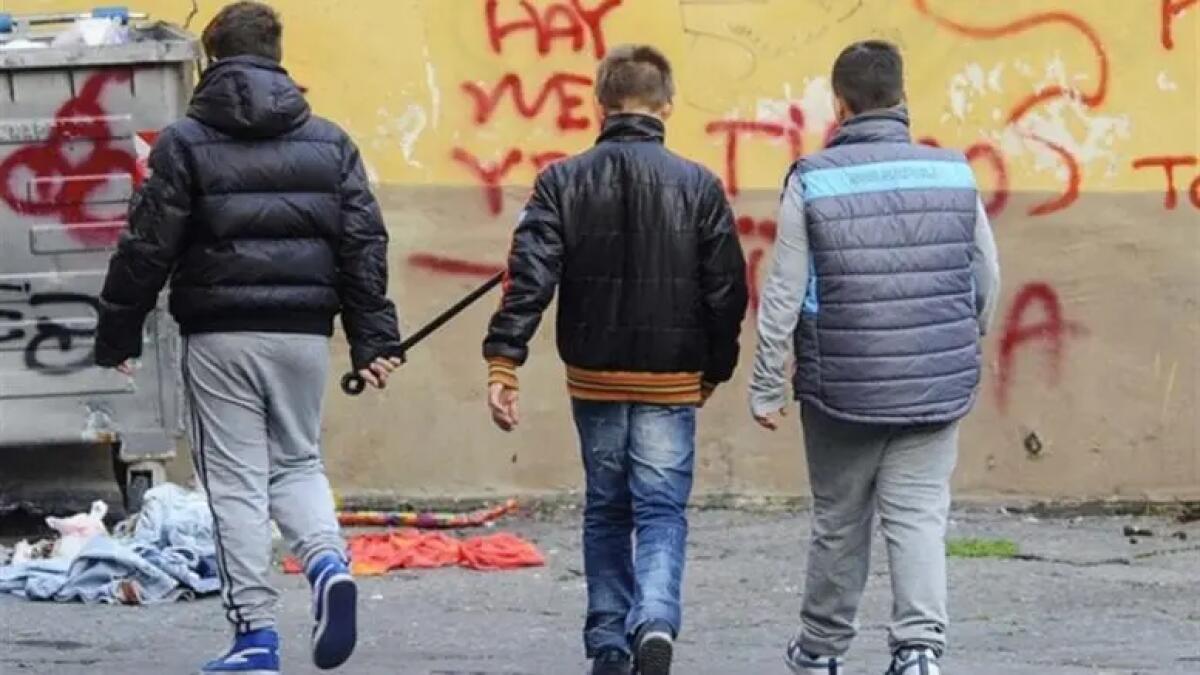 In giro con coltelli, mazze e catene, più che raddoppiati i minori denunciati - 