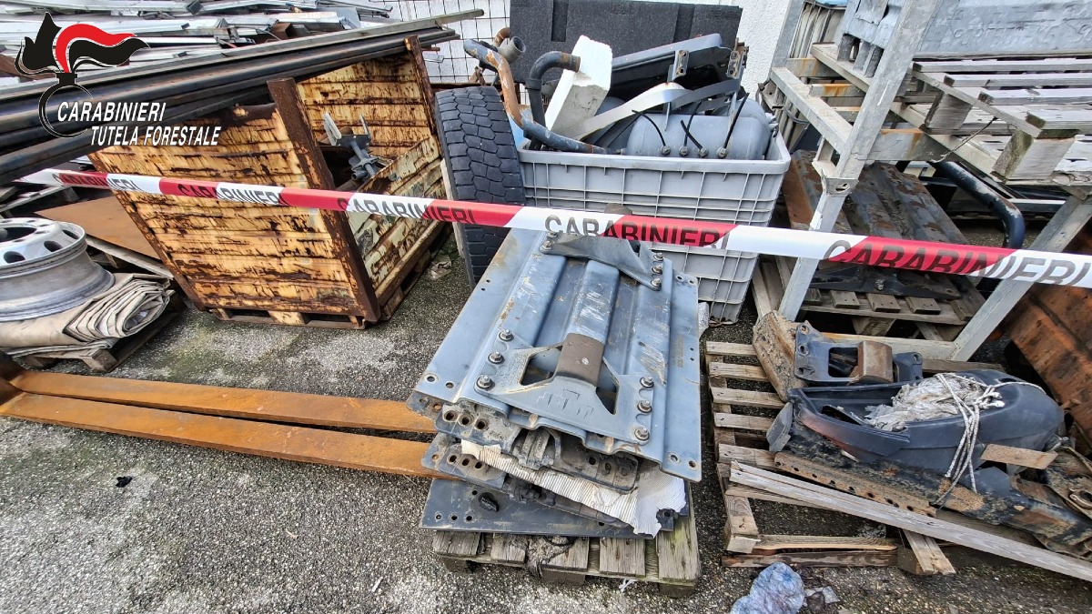 Deposito abusivo di rifiuti, denunciata una 61enne - 