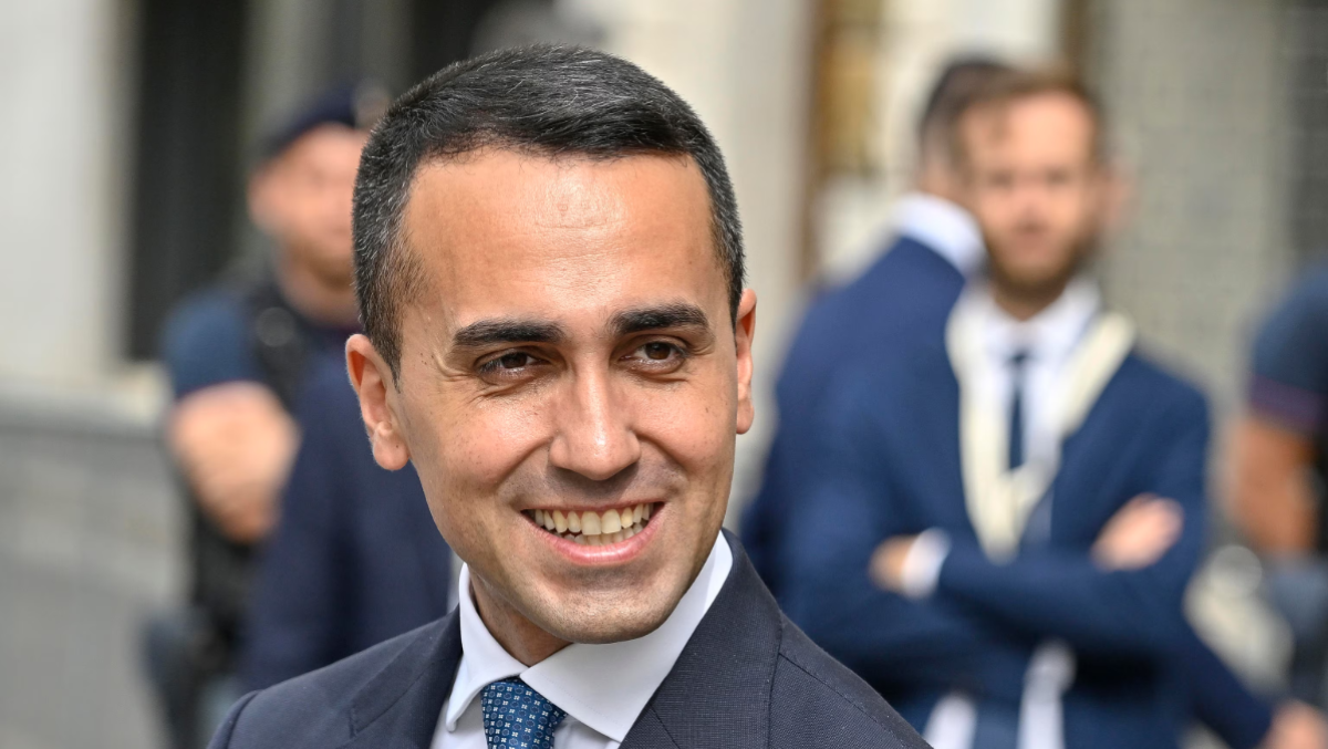 Di Maio Professore: la laurea è un optional, il genio no. - 