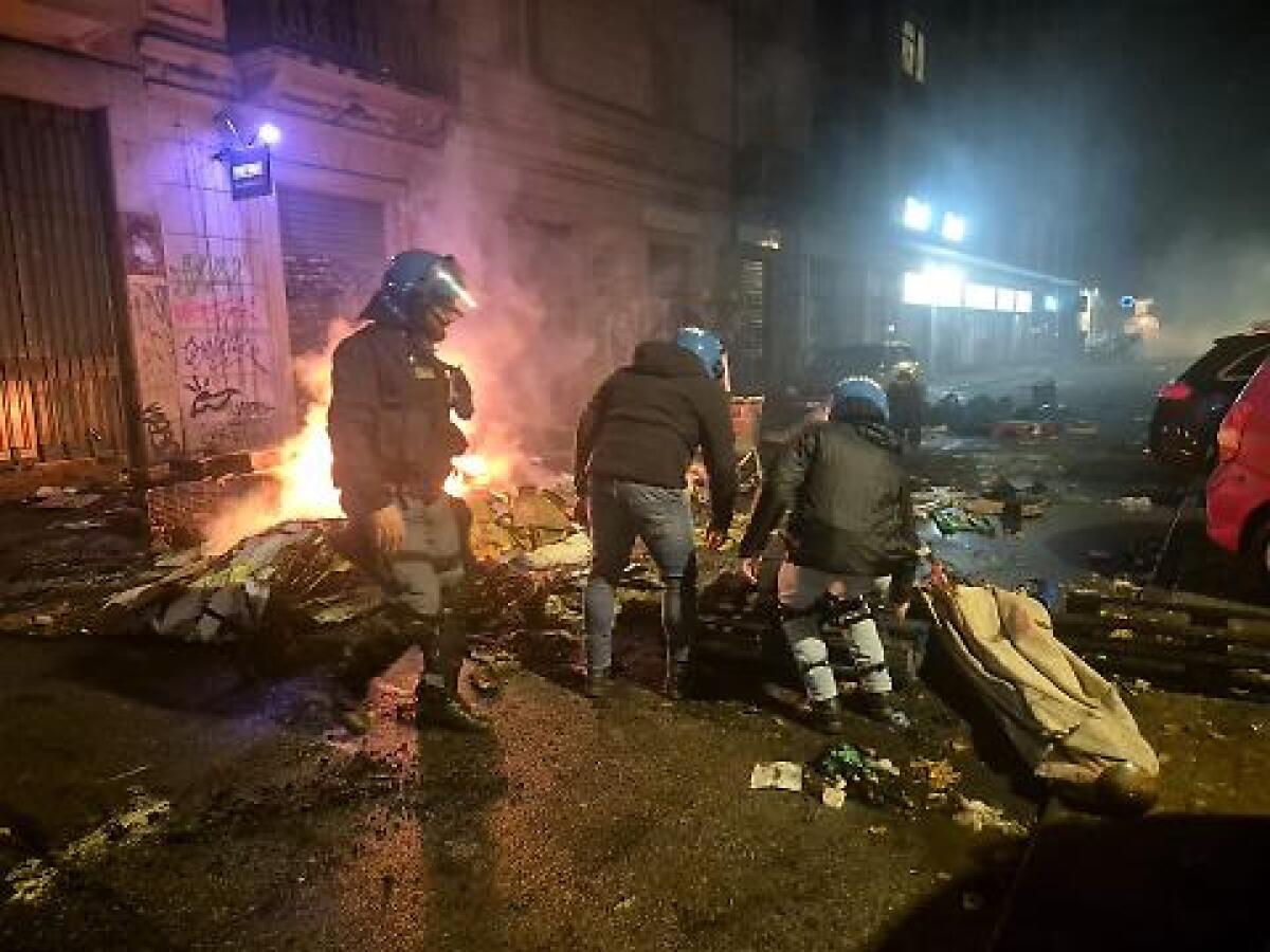 Torino, martellate allo Stato: basta giustificare questi delinquenti. - 