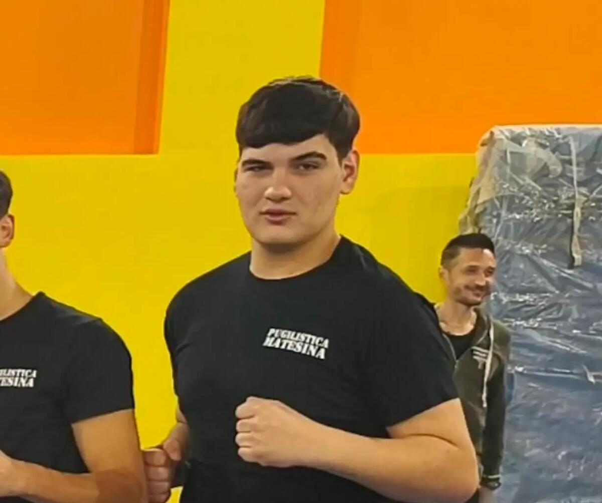 Con la moto contro un muro, muore 17enne con la passione per la boxe - 