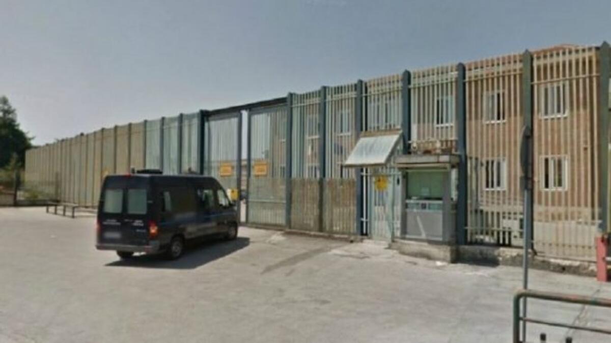 Detenuta tenta suicidio in carcere ad Avellino, salvata da agenti - 