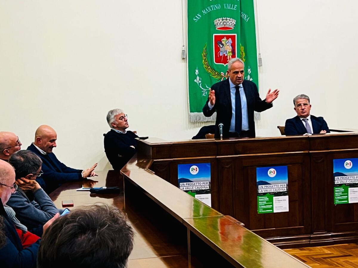 Cervinara. Sui social demonizzano i partiti e poi si presentano ad appuntamenti congressuali del PD - 